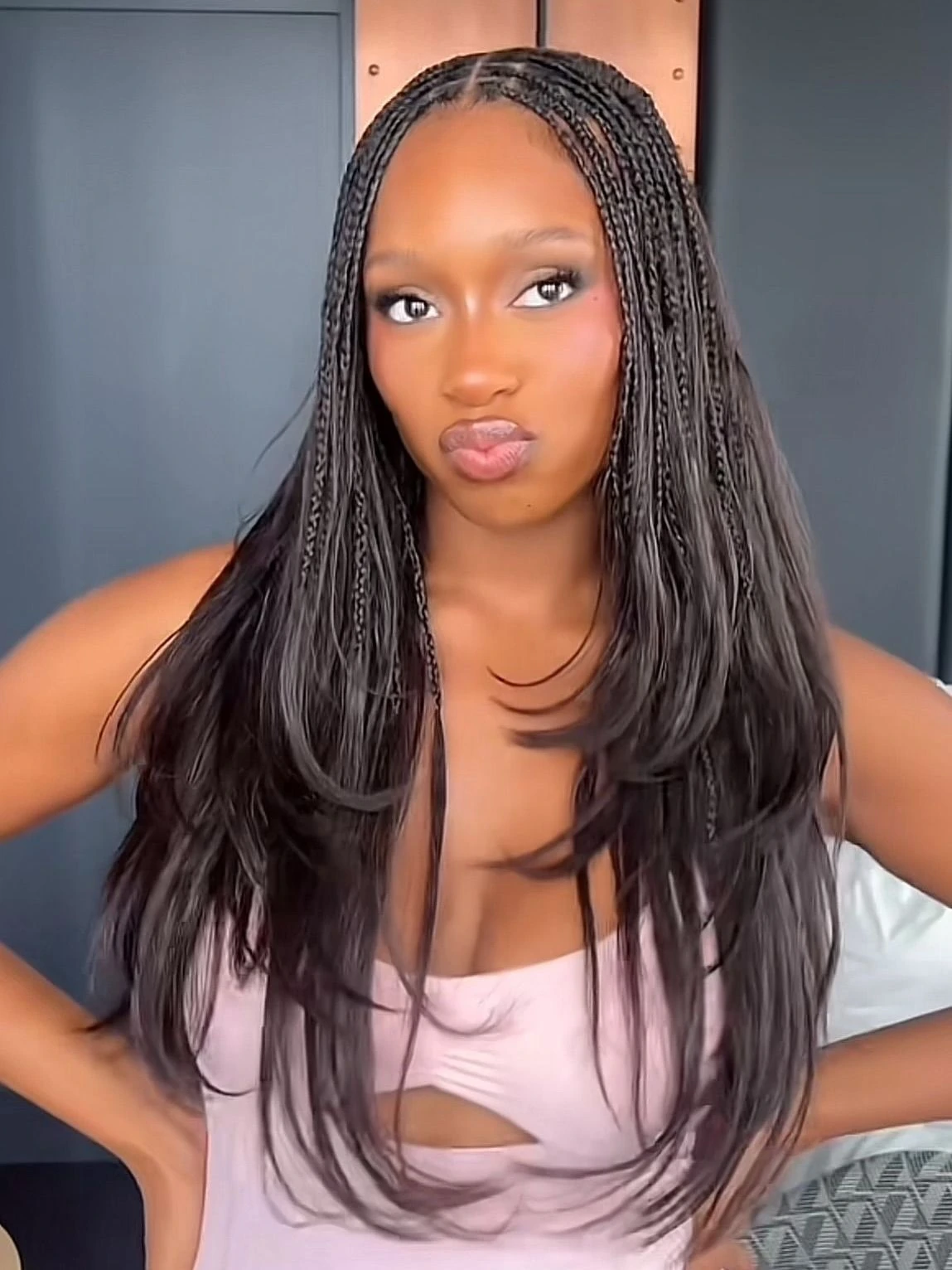 French Curl Braids longues noires avec fines tresses sur le devant et longueurs souples aux pointes